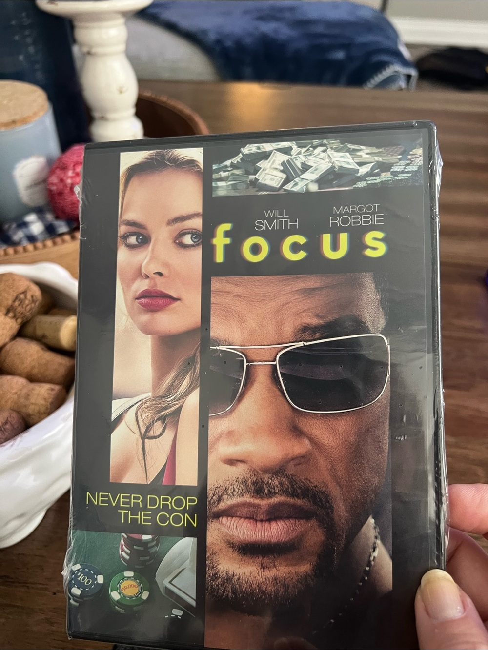 Focus (DVD) Movie Cover - Will Smith & Margot Robbie - Black